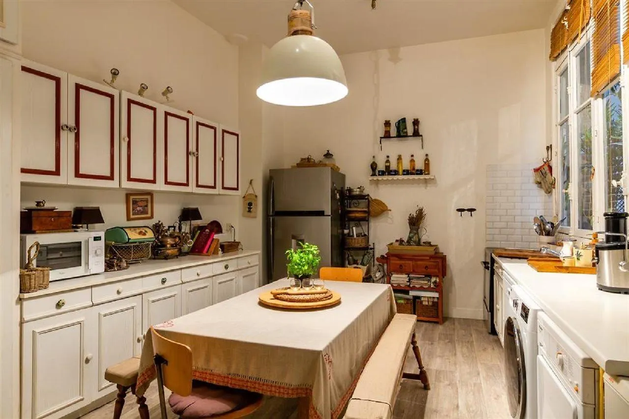 Veeve - Parisian Charm By Pereire Daire *