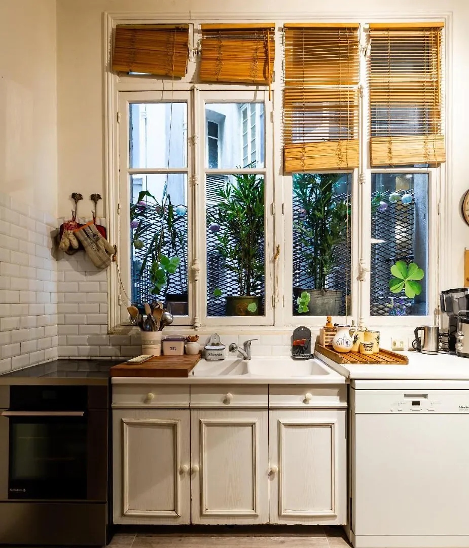 Apartment Veeve - Parisian Charm By Pereire Paris